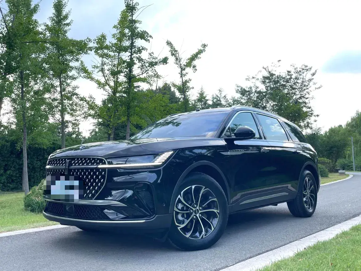 2023 Lincoln Nautilus 2.0T 261HP L4 8AT