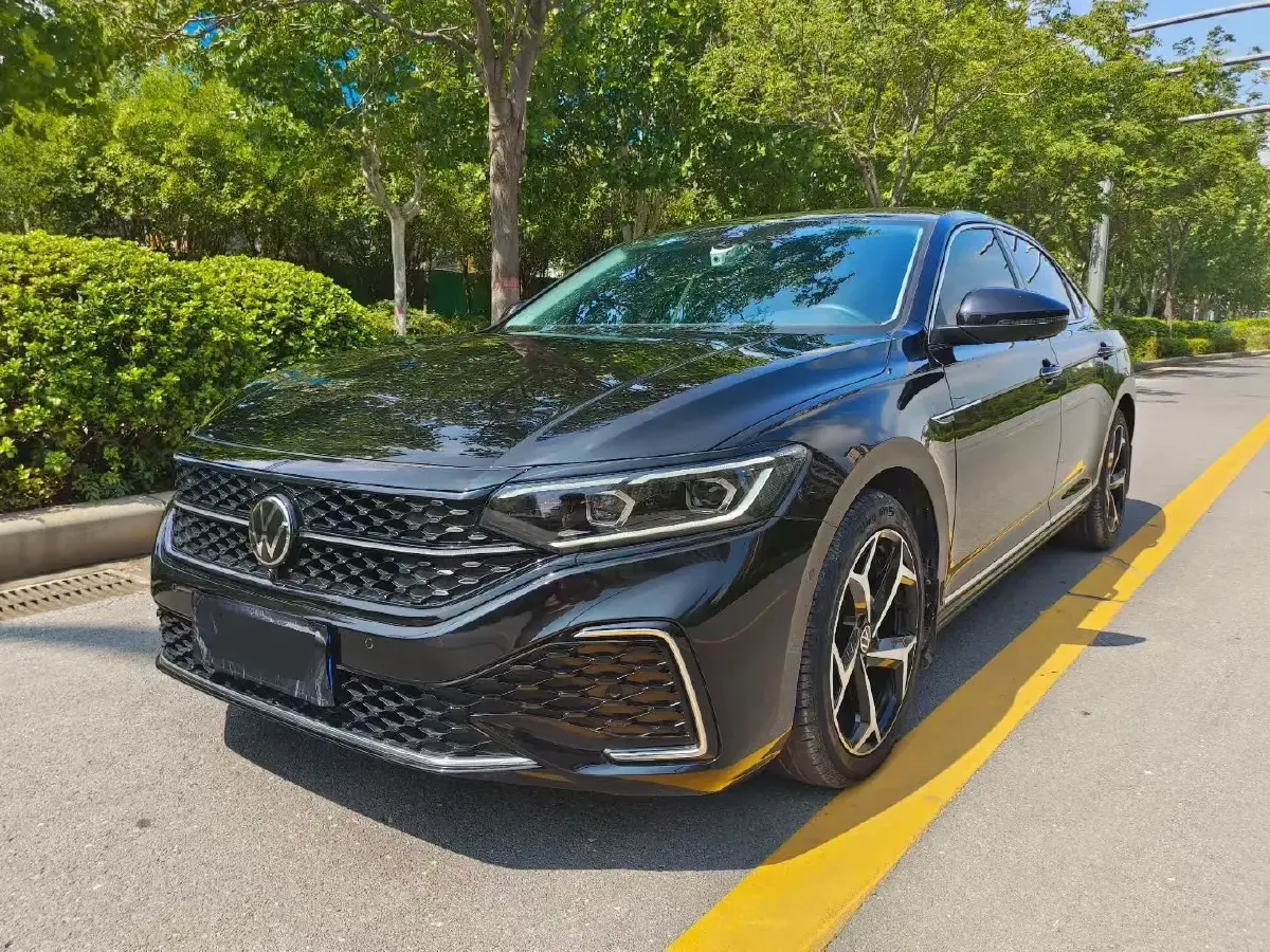 2024 Volkswagen Passat 2.0T 220HP L4 7DCT