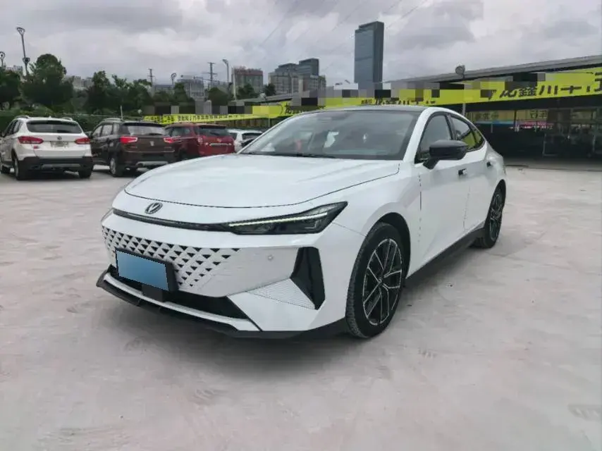 2024 ChangAn UNI-V iDD 1.5L 110HP L4 E-CVT PHEV 18.99KWH