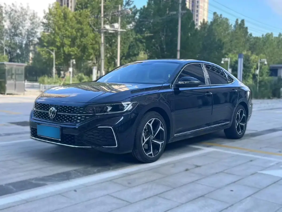 2024 Volkswagen Passat 2.0T 186HP L4 7DCT