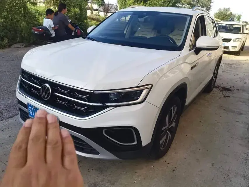 2023 Volkswagen Tayron 2.0T 186HP L4 7DCT