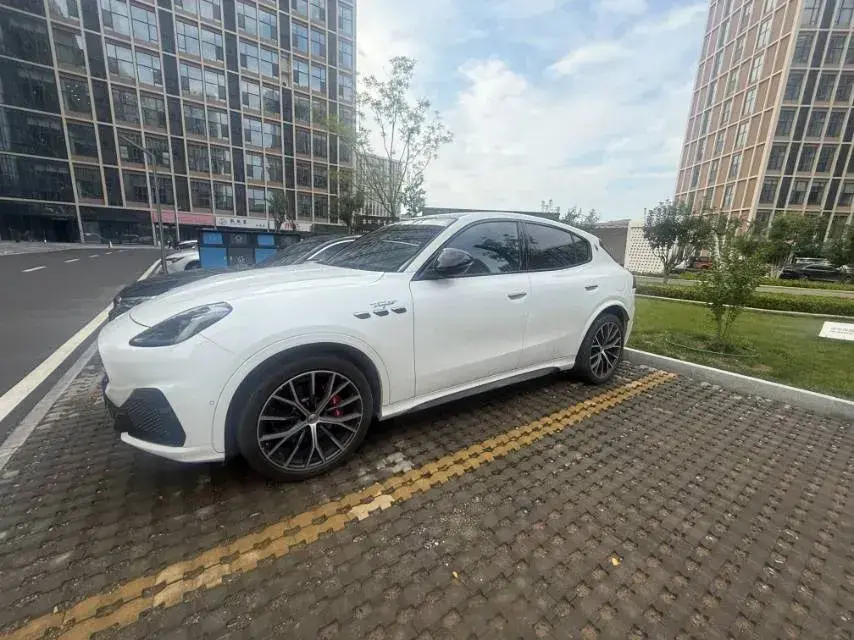 2022 Maserati Levante 2.0T 330HP L4 8AT