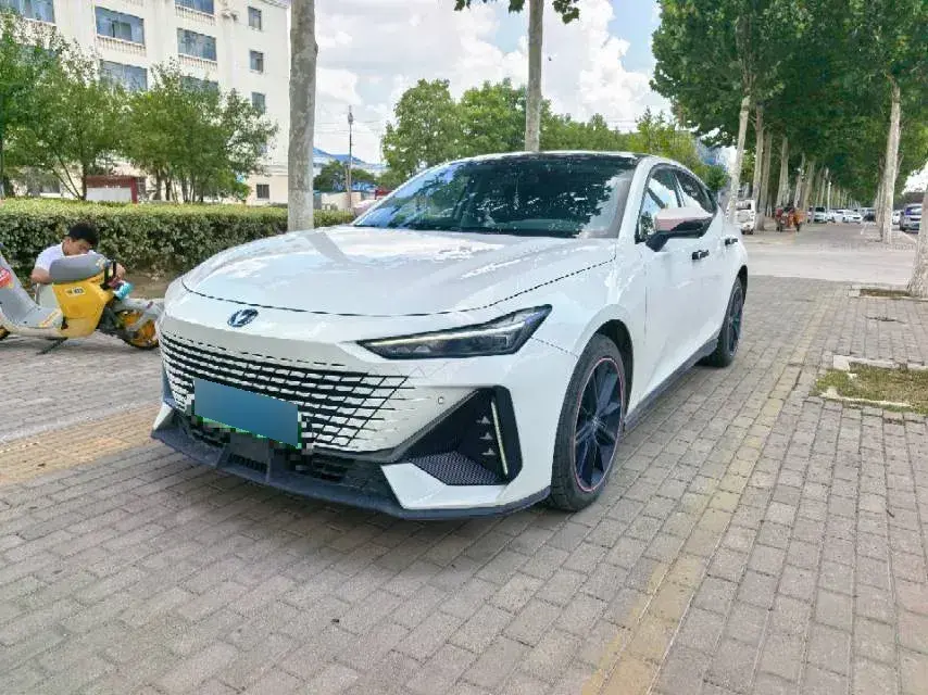 2023 ChangAn UNI-V iDD 1.5T 170HP L4 6TCT PHEV 18.4KWH