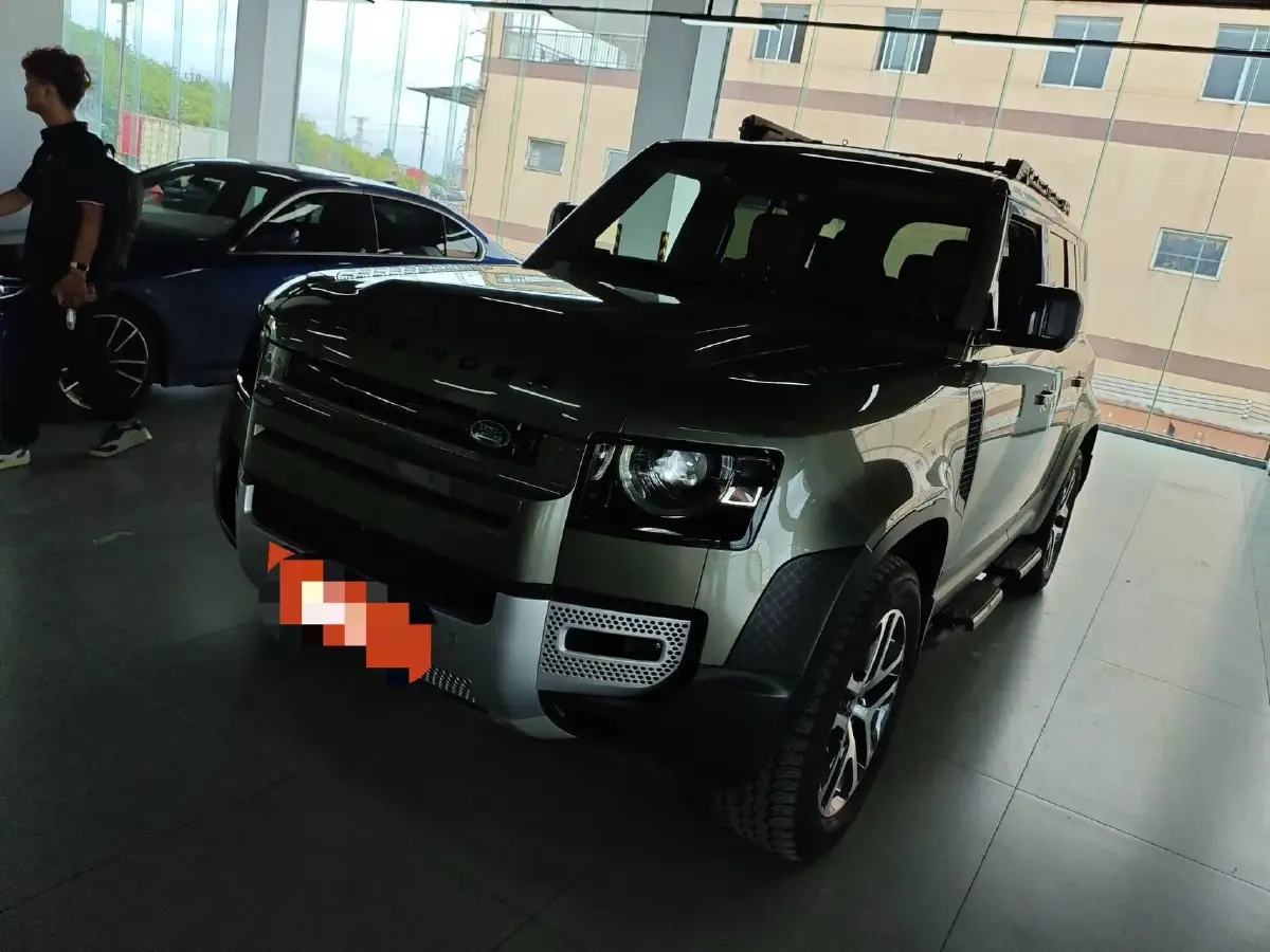 2024 Land Rover Defender 3.0T 400HP L6 8AT