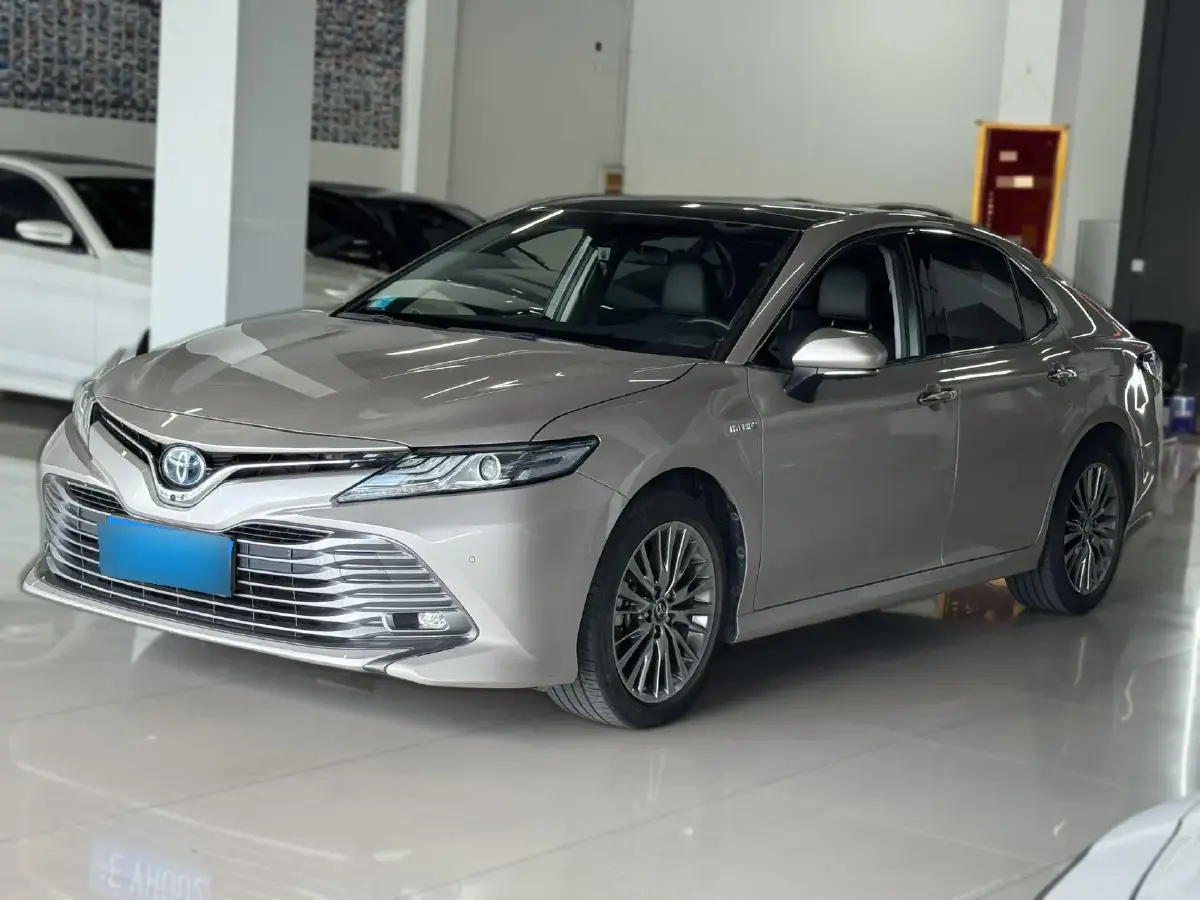 2019 Toyota Camry 2.5L 178HP L4 E-CVT Hybrid