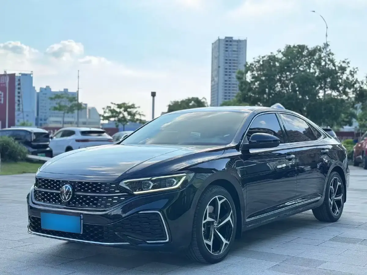 2023 Volkswagen Passat 2.0T 186HP L4 7DCT