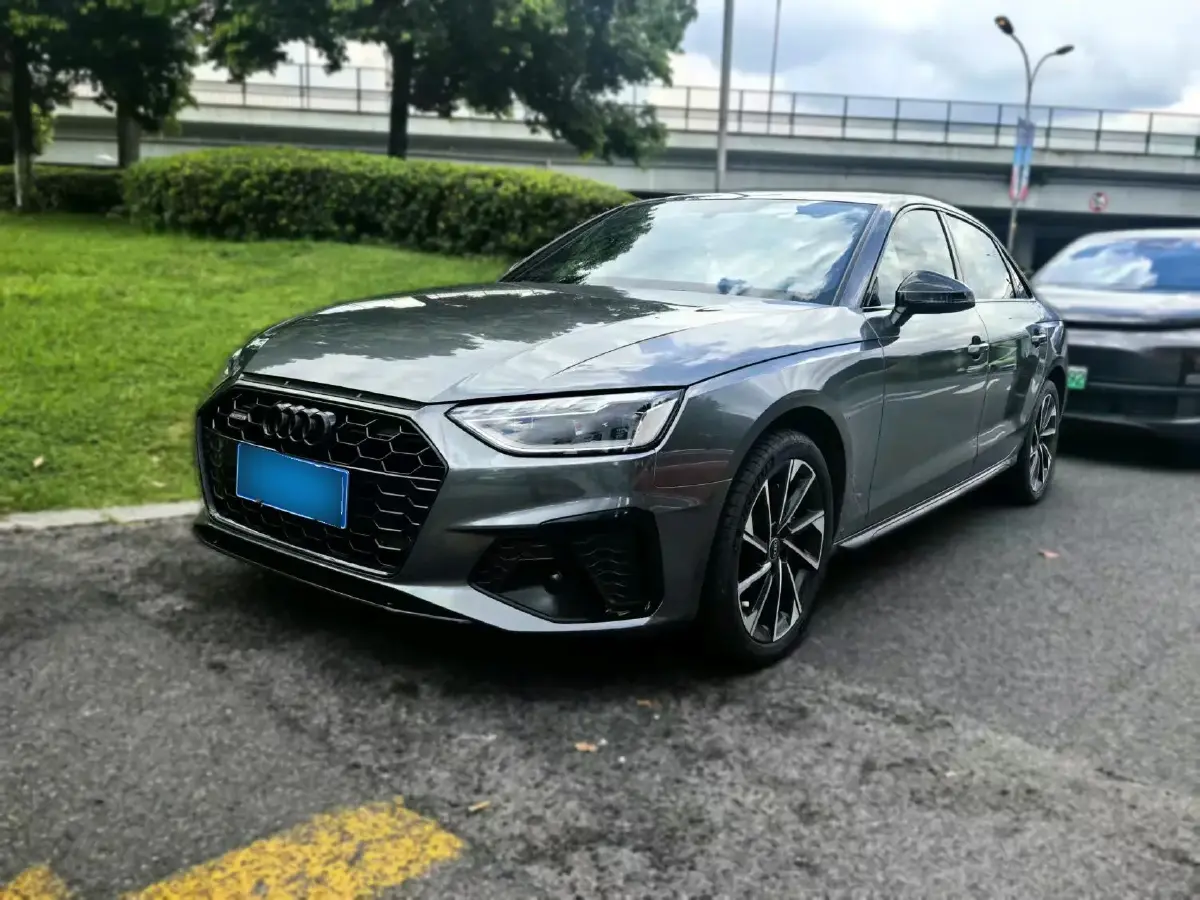 2022 Audi A4L 2.0T 190HP L4 7DCT