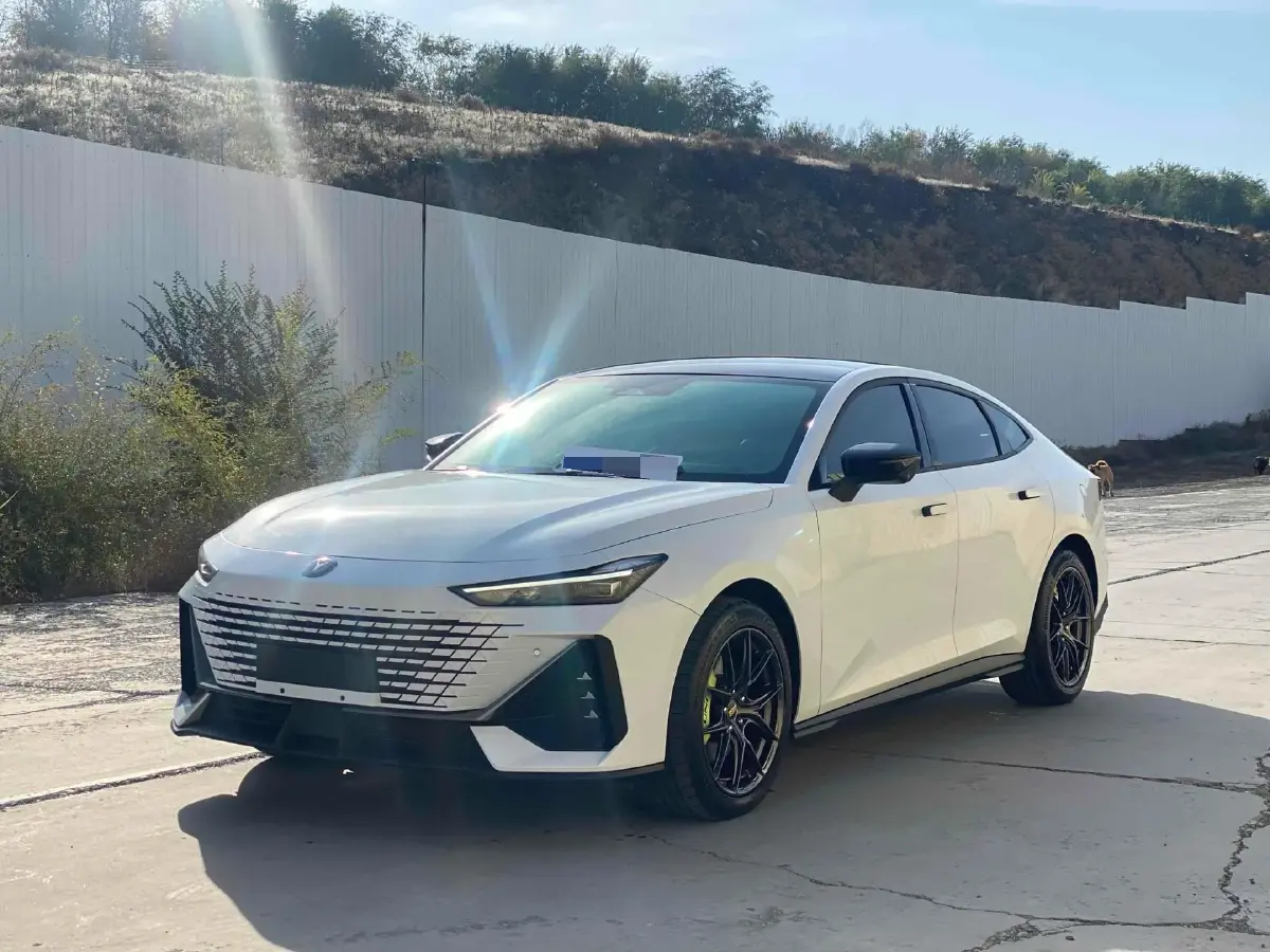 2023 ChangAn UNI-V iDD 1.5T 170HP L4 6TCT PHEV 18.4KWH