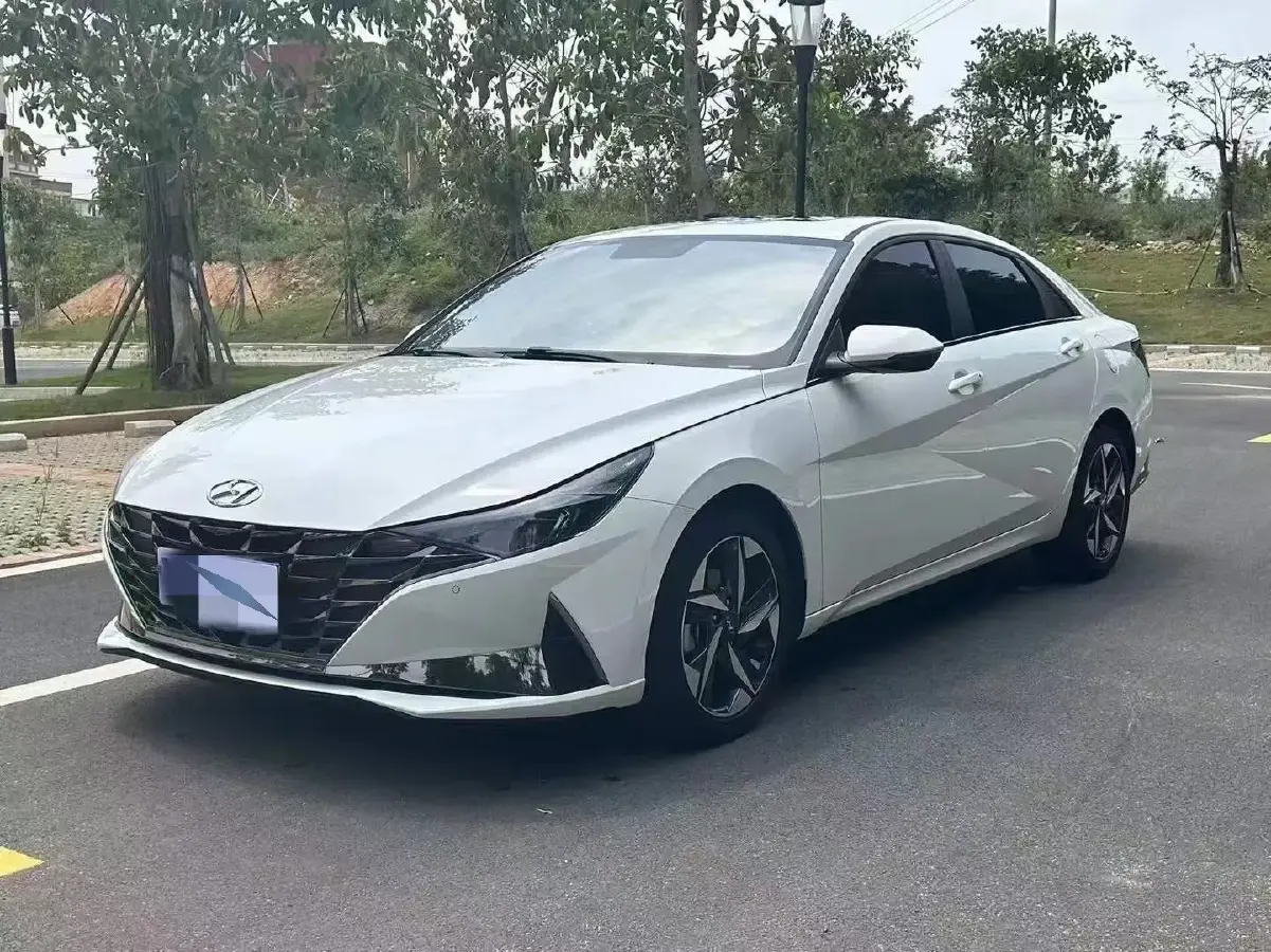 2022 Hyundai Elantra 1.5L 115HP L4 CVT