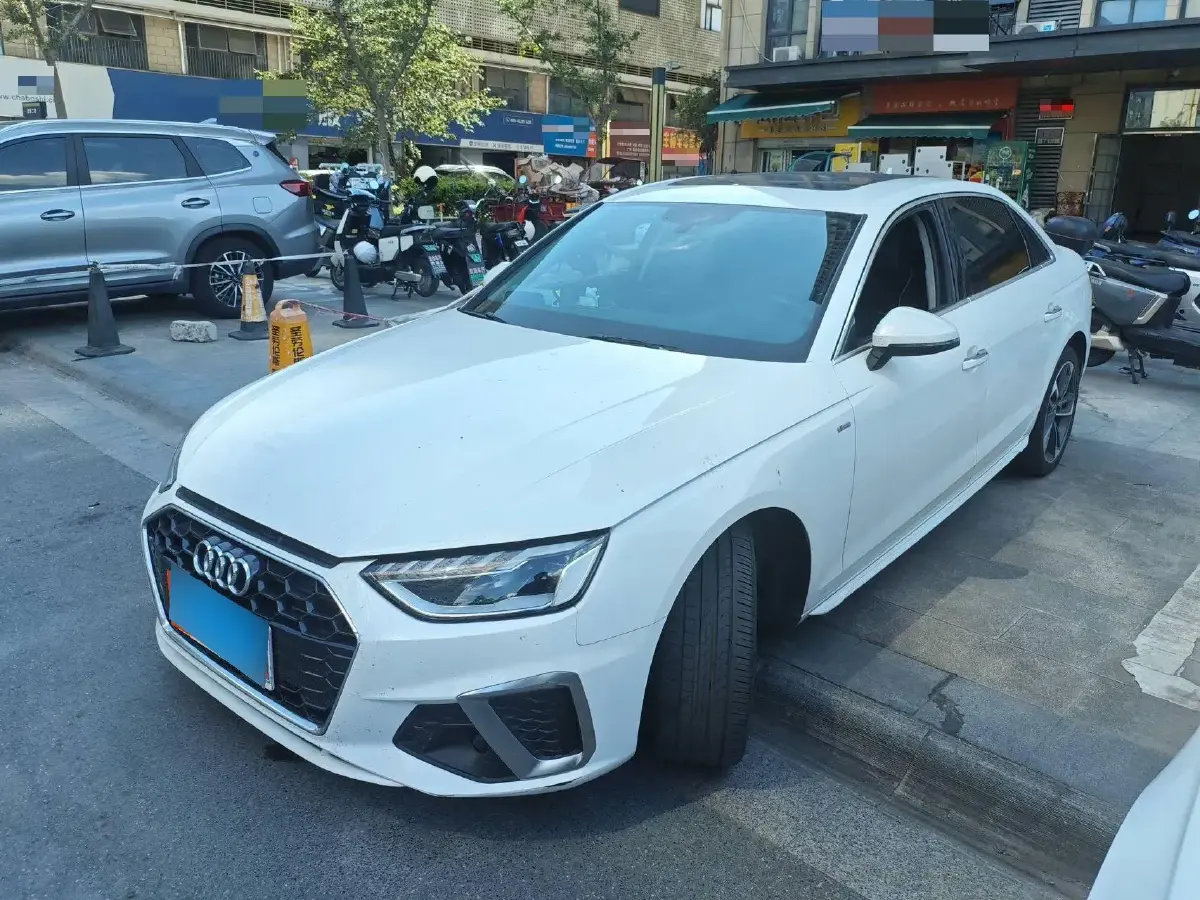 2022 Audi A4L 2.0T 190HP L4 7DCT
