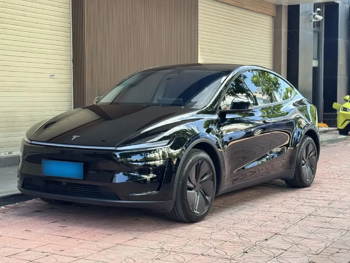 2025 Tesla Model Y BEV 62.5KWH