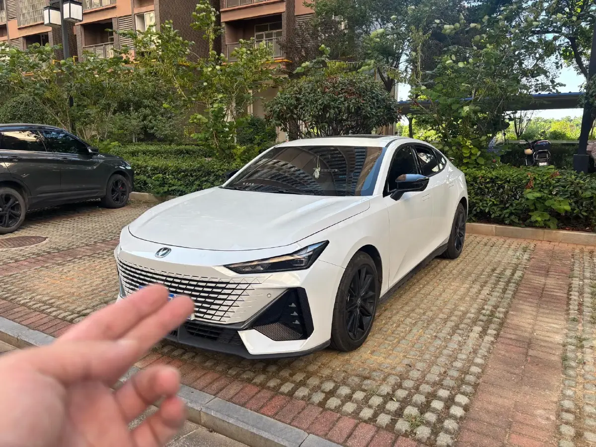 2023 ChangAn UNI-V 1.5T 188HP L4 7DCT