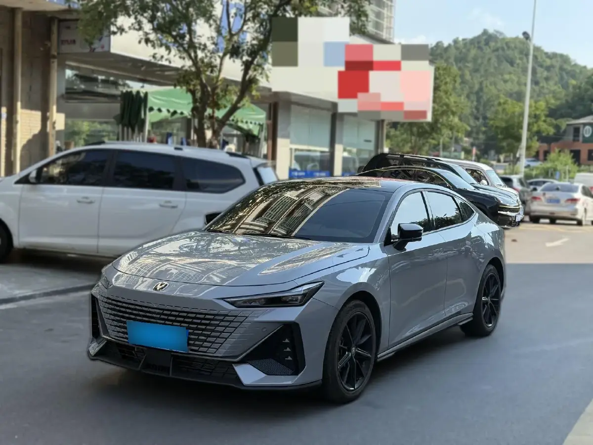 2022 ChangAn UNI-V 1.5T 188HP L4 7DCT 2022 ChangAn UNI-V 1.5T 188HP L4 7DCT