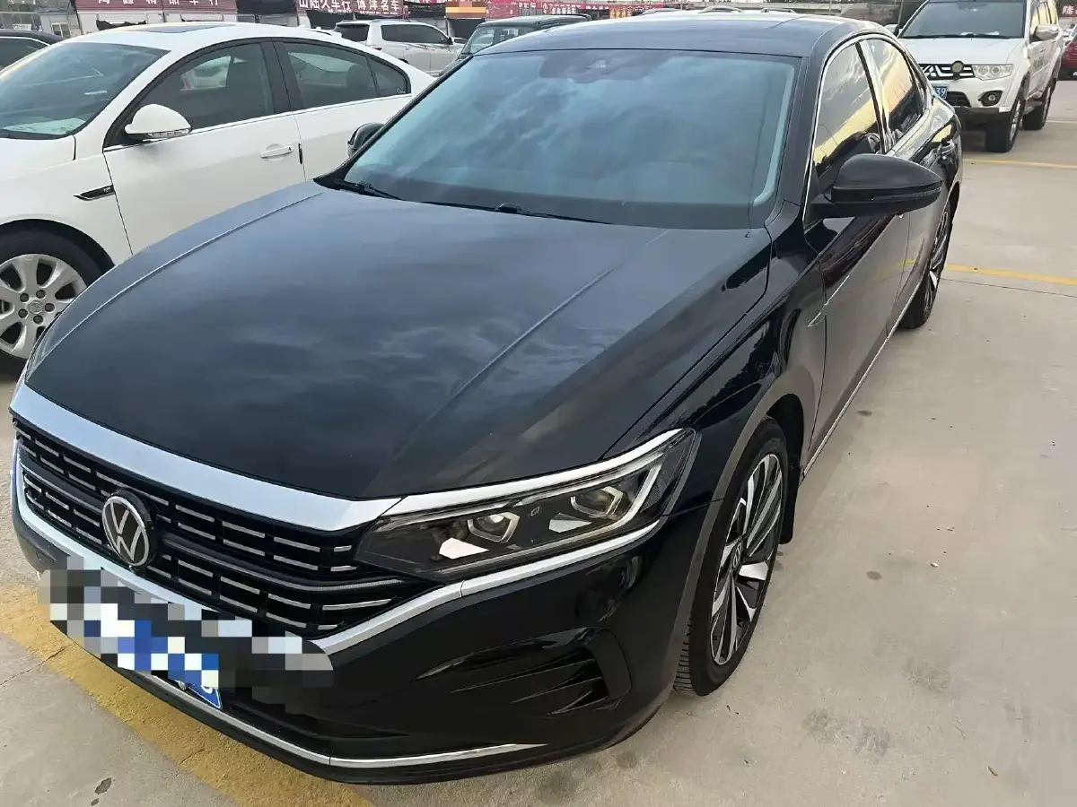 2023 Volkswagen Passat 2.0T 220HP L4 7DCT