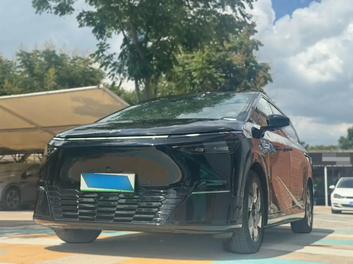2024 Xpeng X9 BEV 101.5KWH