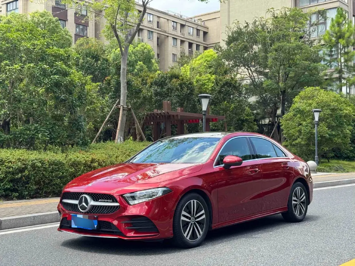 2019 Mercedes-Benz A Class 1.3T 136HP L4 7DCT