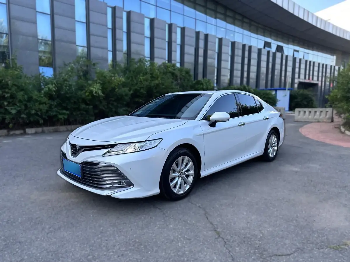 2019 Toyota Camry 2.5L 209HP L4 8AT