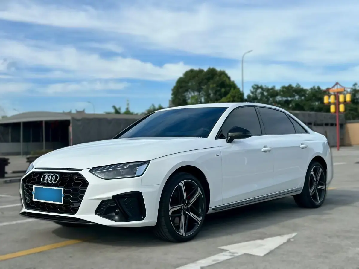 2025 Audi A4L 2.0T 190HP L4 7DCT