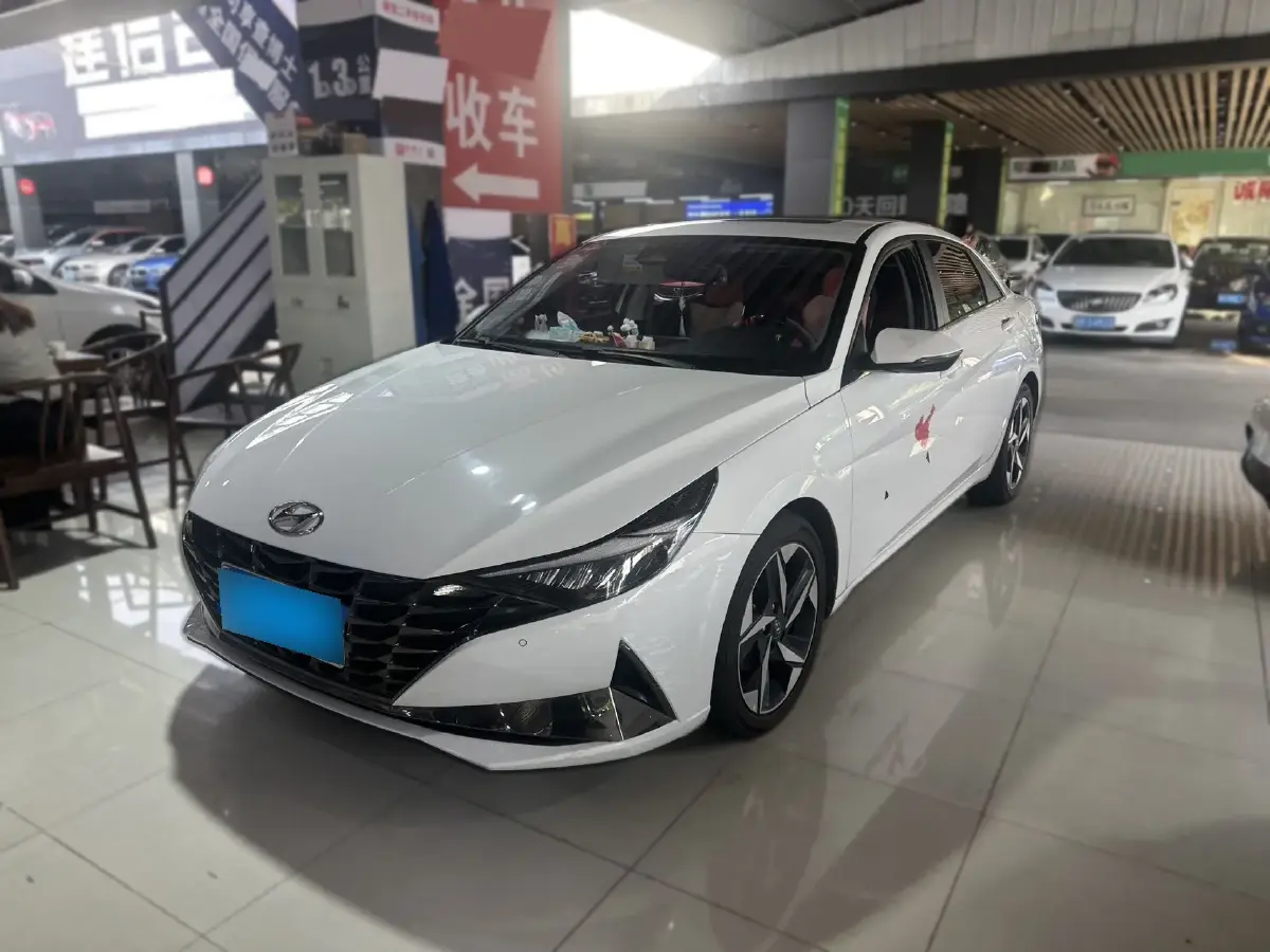 2022 Hyundai Elantra 1.5L 115HP L4 CVT