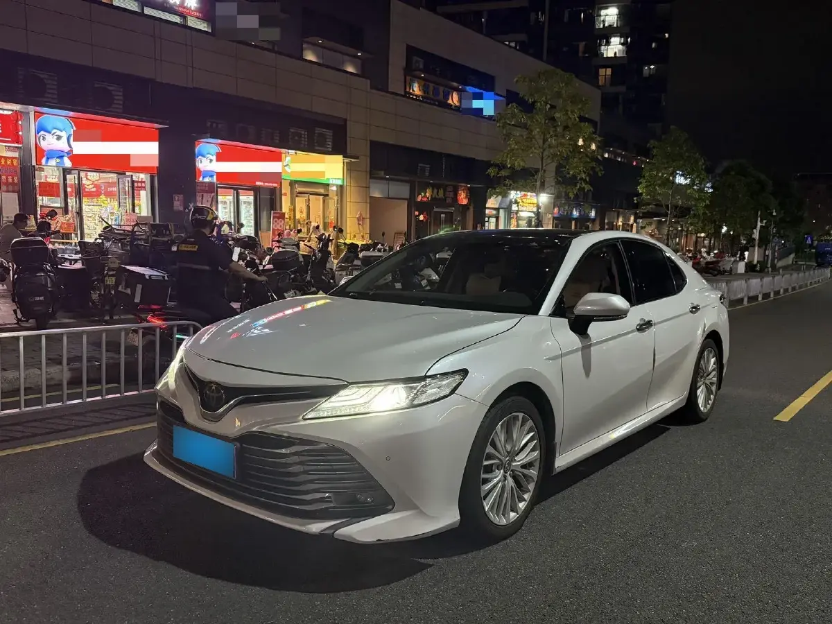 2019 Toyota Camry 2.5L 209HP L4 8AT