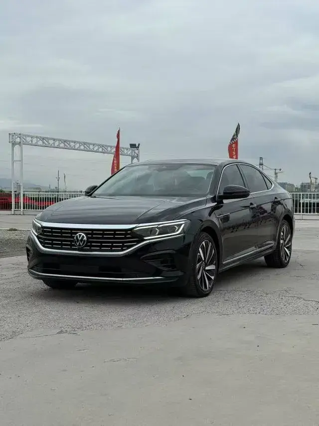 2021 Volkswagen Passat 2.0T 186HP L4 7DCT