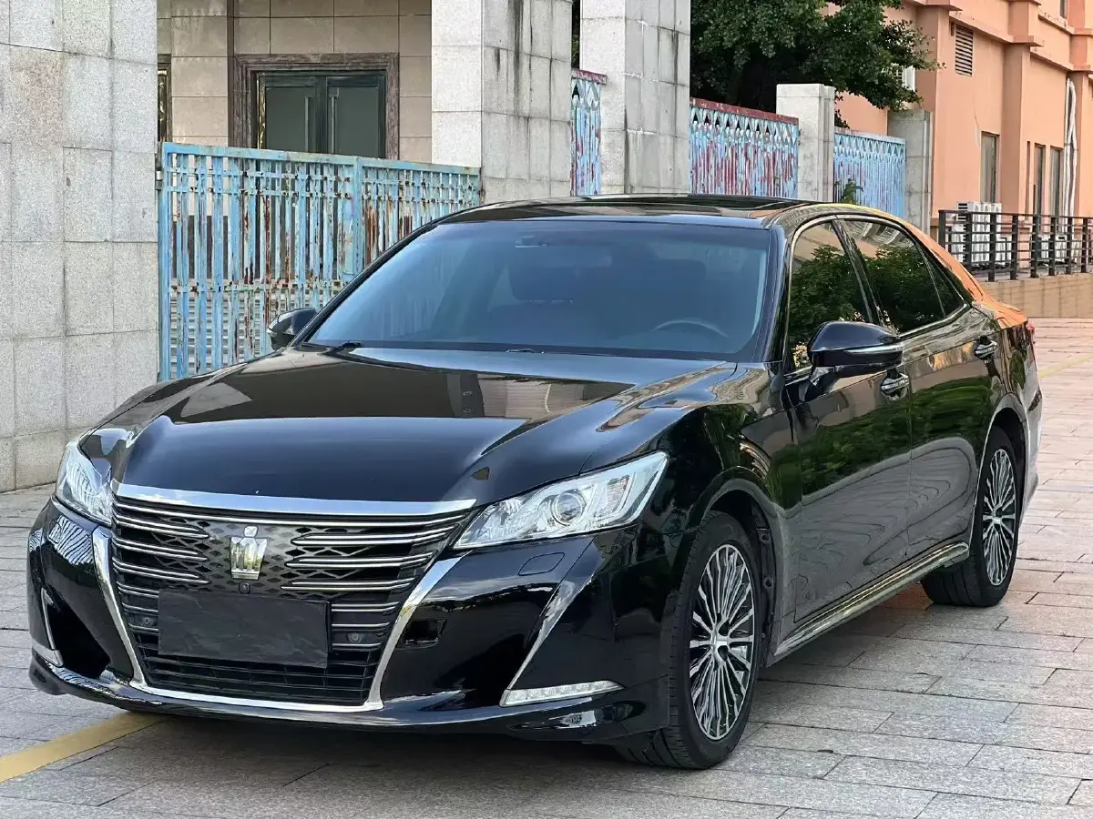 2018 Toyota Crown 2.0T 235HP L4 8AT