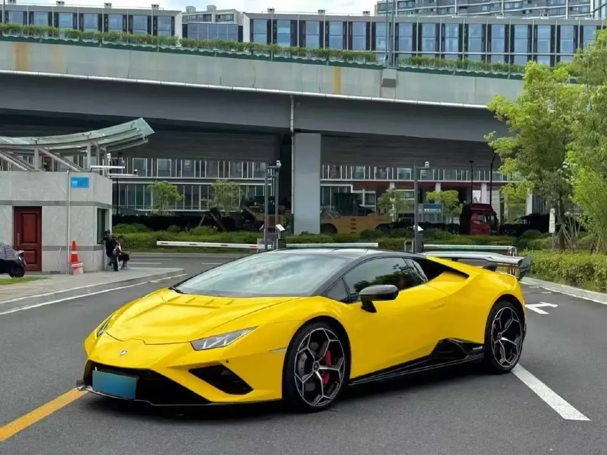 2020 Lamborghini Huracán 5.2L 611HP V10 7DCT