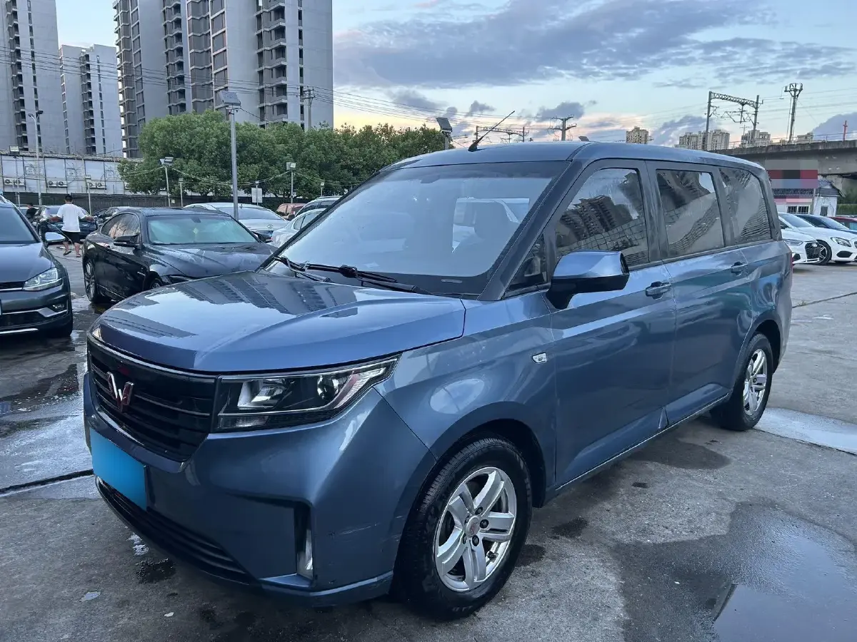 2019 WuLing HongGuang Plus 1.5T 147HP L4 6MT