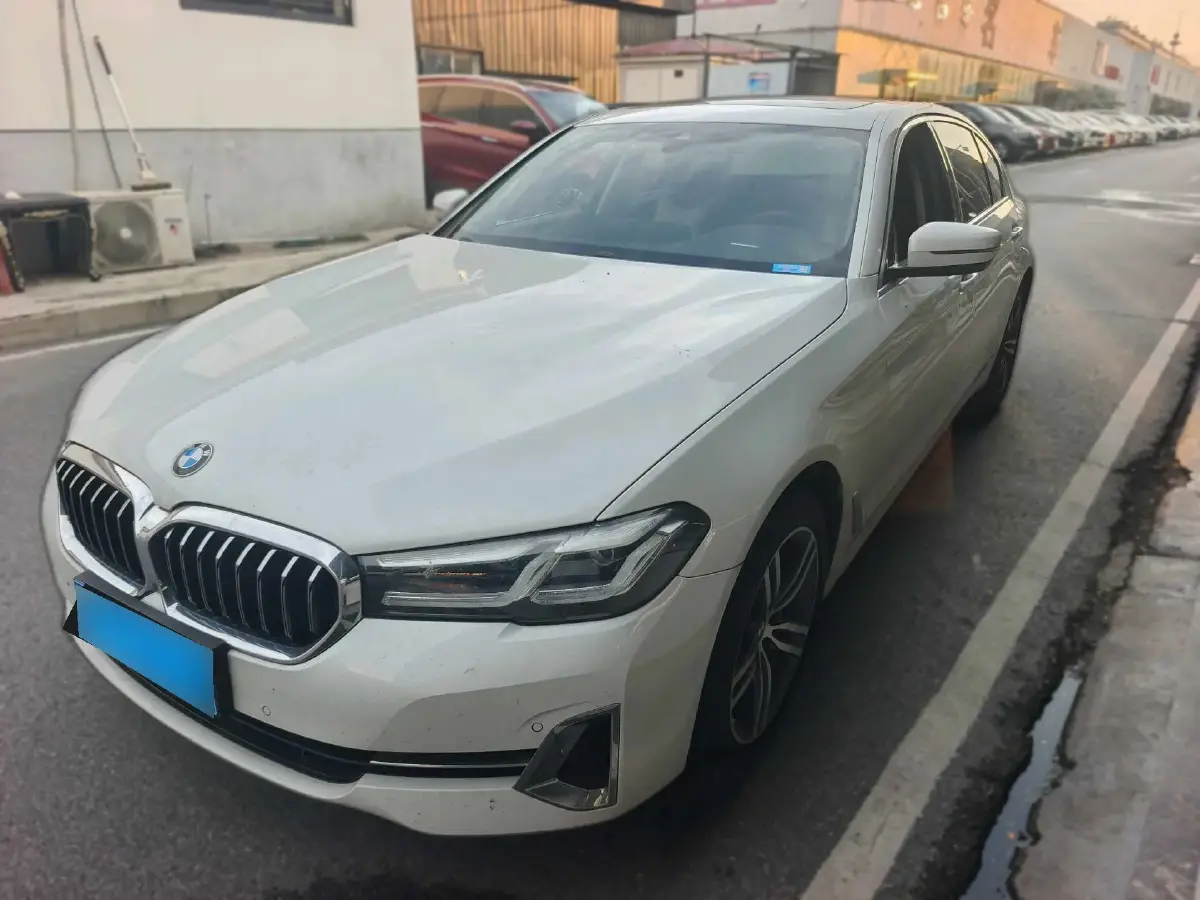 2022 BMW 5 Series 2.0T 252HP L4 8AT