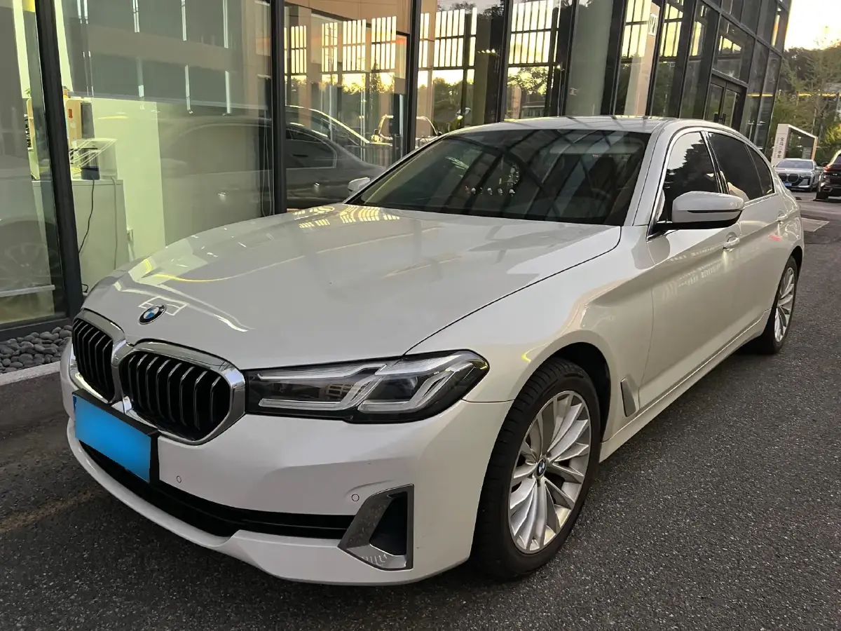 2021 BMW 5 Series 2.0T 184HP L4 8AT