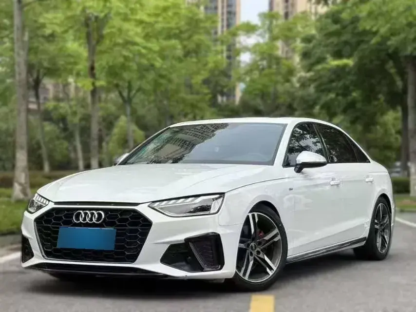 2022 Audi A4L 2.0T 190HP L4 7DCT