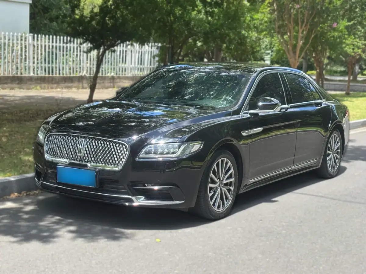 2017 Lincoln Continental 2.0T 261HP L4 6AT