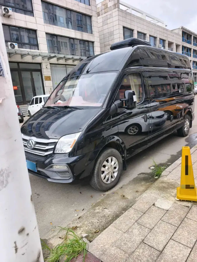 2019 MAXUS XinTu V80 2.5T 136HP L4 6MT