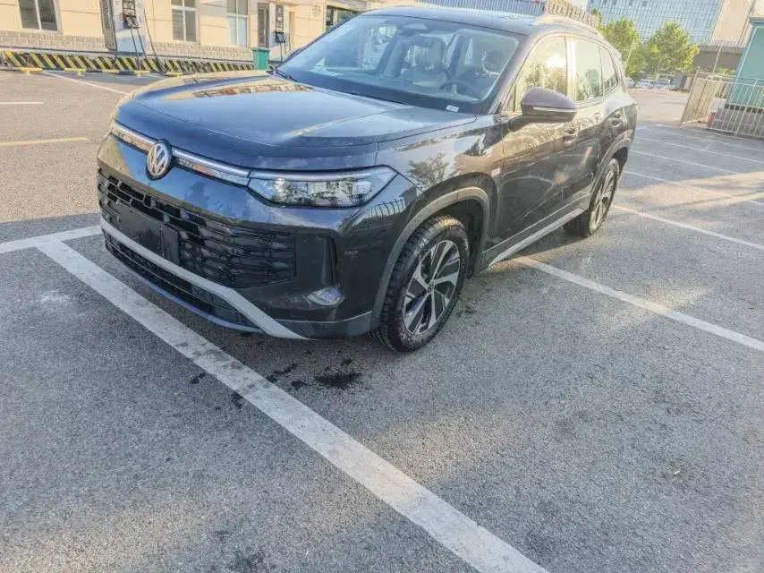 2025 Volkswagen Tayron 2.0T 186HP L4 7DCT