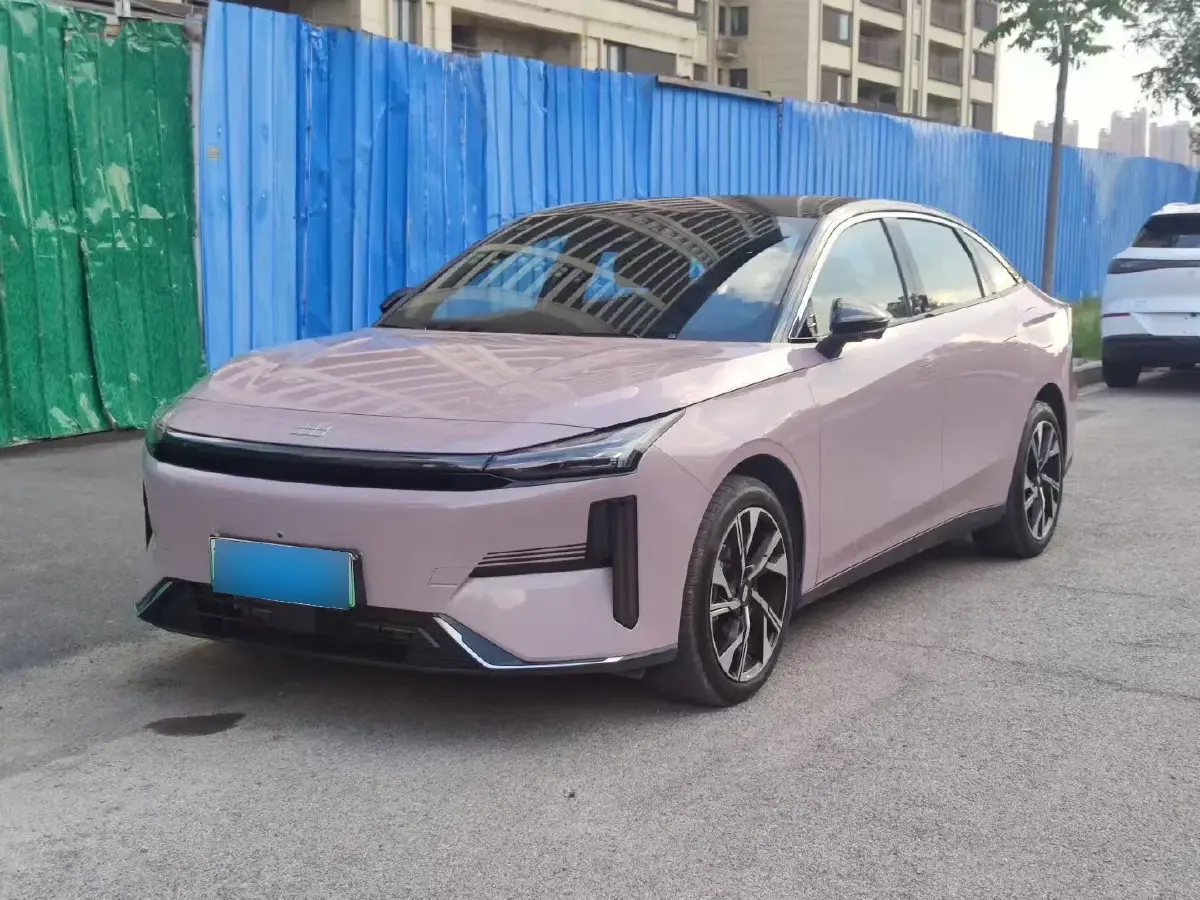 2024 Geely Galaxy L6 1.5T 163HP L4 3DHT PHEV