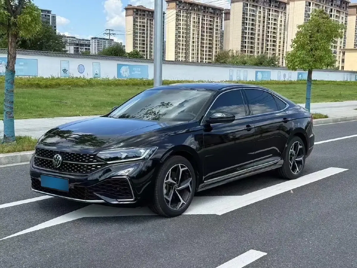 2024 Volkswagen Passat 2.0T 220HP L4 7DCT