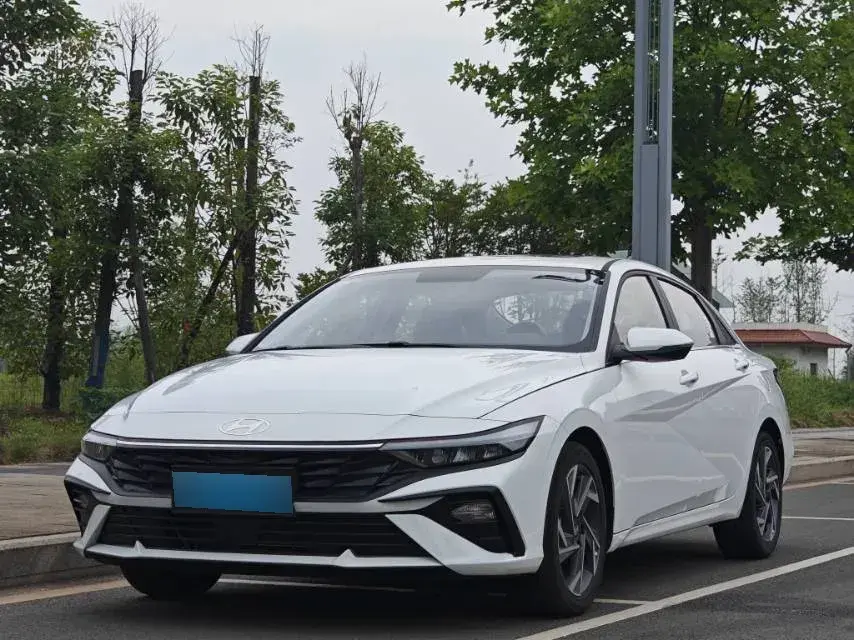 2023 Hyundai Elantra 1.5L 115HP L4 CVT