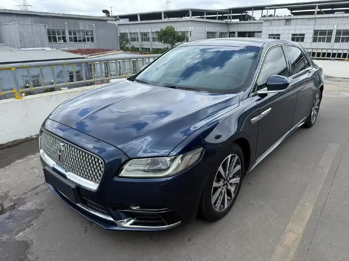 2017 Lincoln Continental 2.0T 261HP L4 6AT