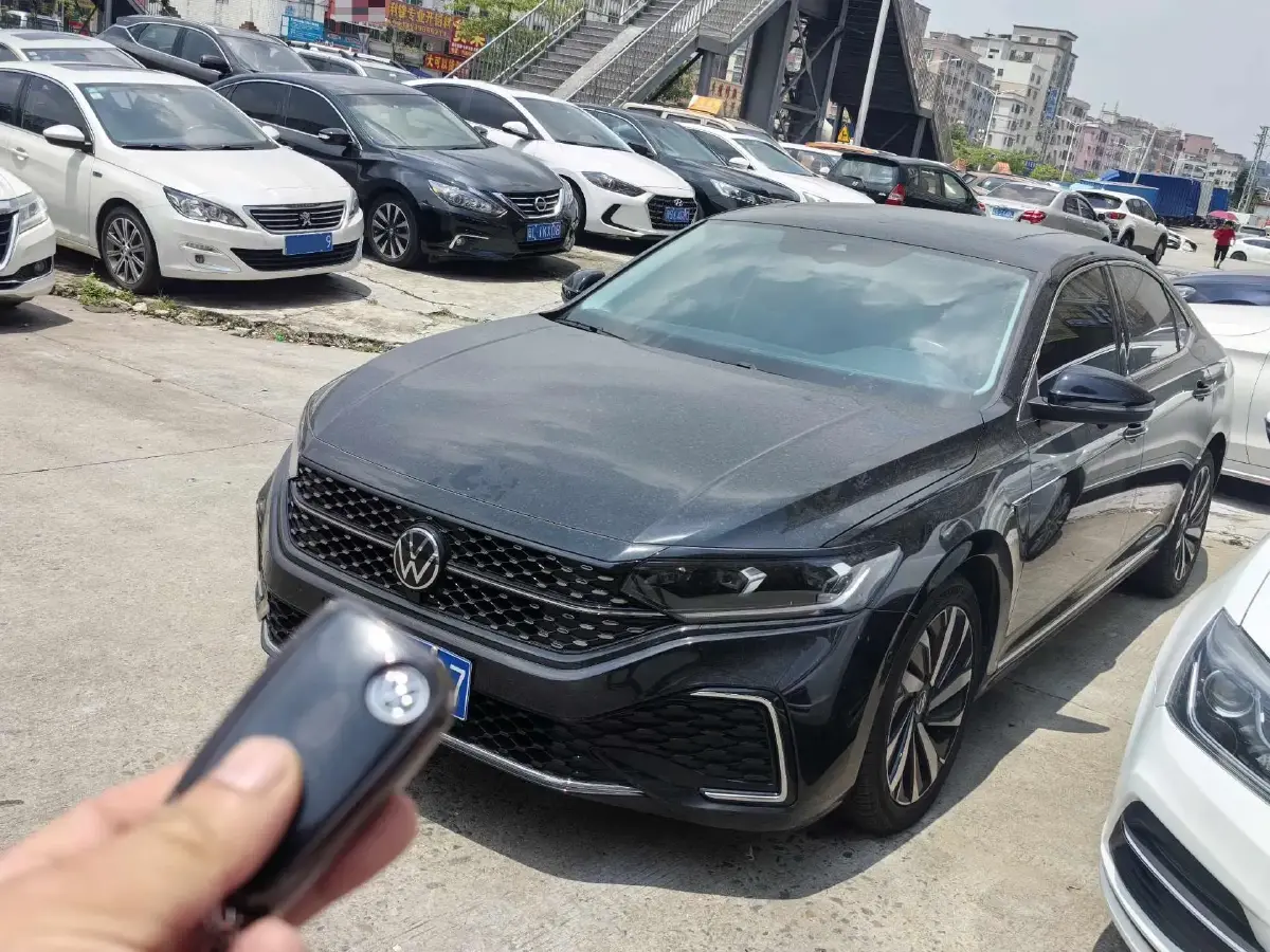 2022 Volkswagen Passat 2.0T 186HP L4 7DCT