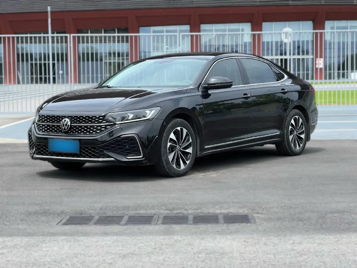 2023 Volkswagen Passat 2.0T 186HP L4 7DCT