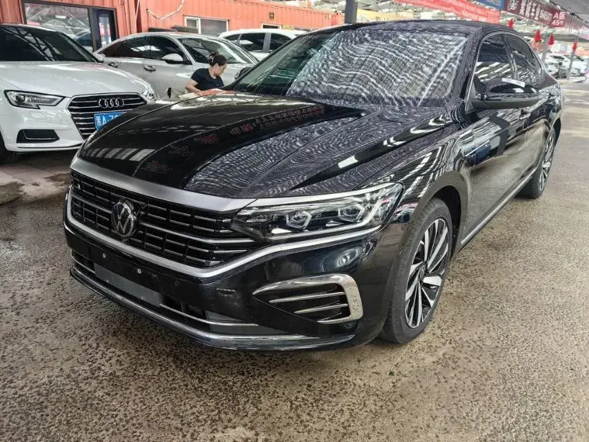 2024 Volkswagen Passat 2.0T 220HP L4 7DCT