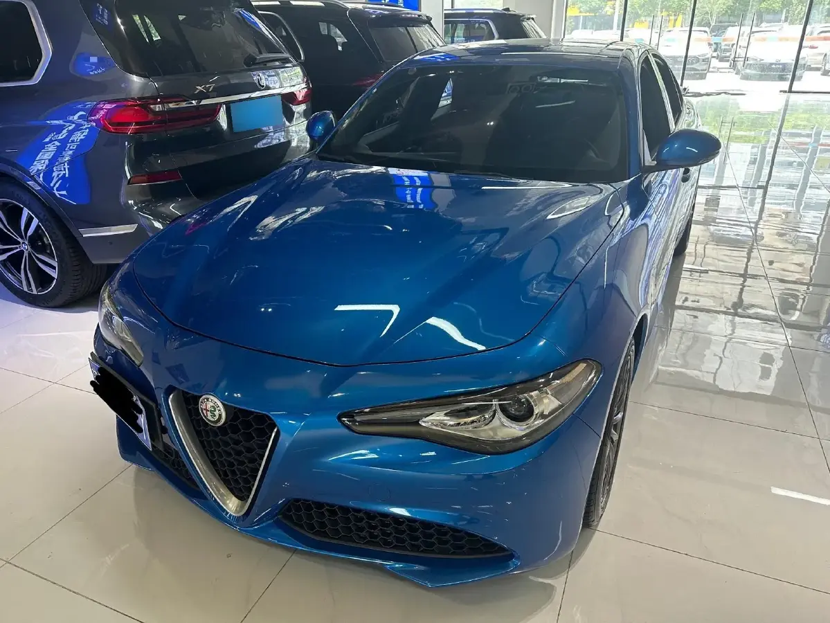 2017 Alfa Romeo Giulia 2.0T 200HP L4 8AT