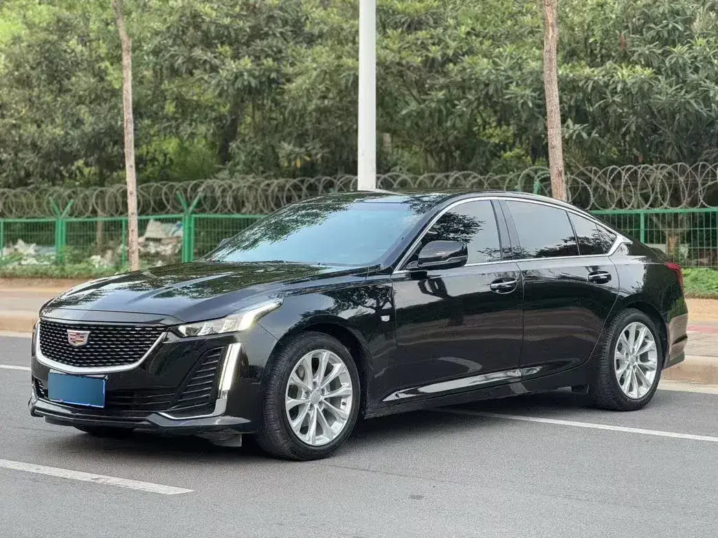 2022 Cadillac CT5 2.0T 237HP L4 10AT