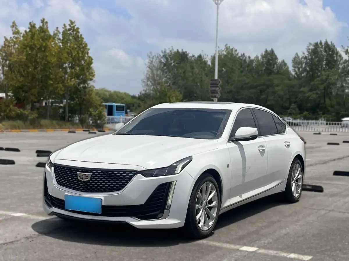 2022 Cadillac CT5 2.0T 237HP L4 10AT