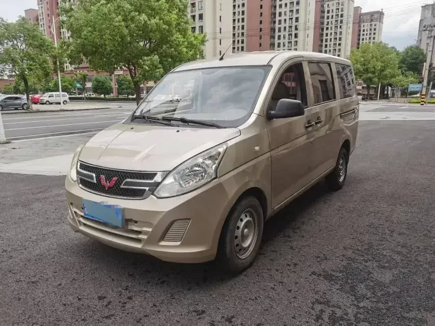 2016 WuLing RongGuang V 1.2L 88HP L4 5MT