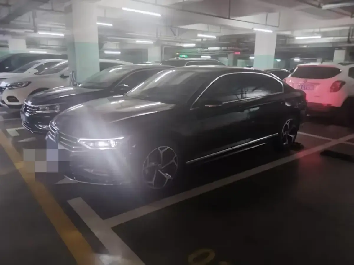 2025 Volkswagen Magotan 2.0T 186HP L4 7DCT