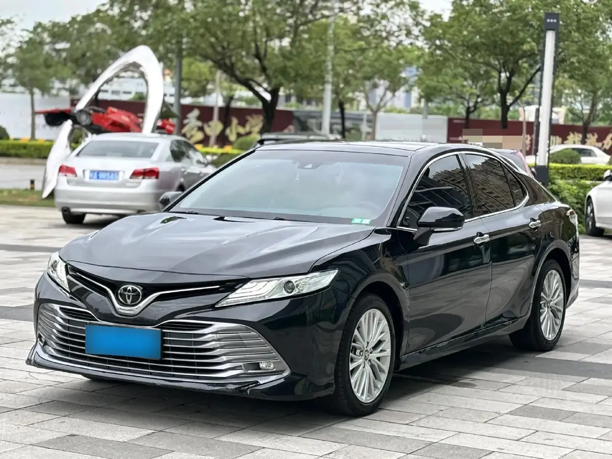 2019 Toyota Camry 2.5L 209HP L4 8AT