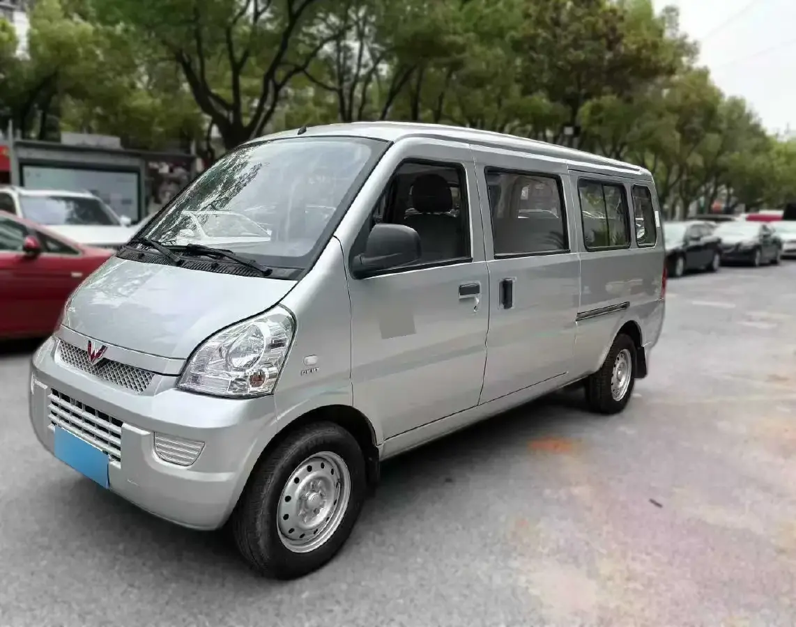2021 WuLing RongGuang 1.5L 99HP L4 5MT