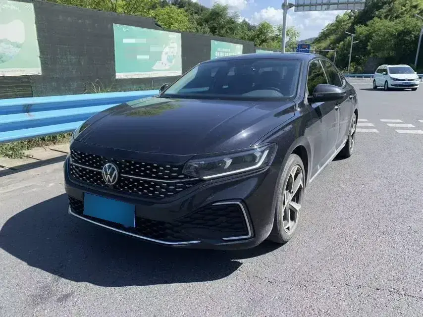 2024 Volkswagen Passat 2.0T 186HP L4 7DCT