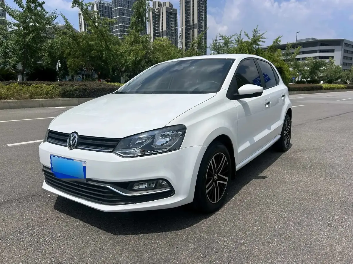 2016 Volkswagen Polo 1.6L 110HP L4 6AT